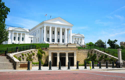 Historic government building with white columns and green lawn