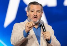 Congress May Finally Curb Secret Censorship A man in a light suit speaking passionately into a microphone