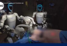 Humanoid robots perform surgery
